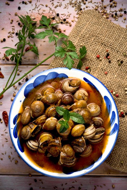 lumache alla romana sugo pomodoro piatto pronto prezzemolo peperoncino 