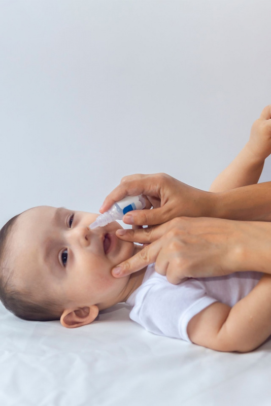 liberare naso soluzione saline bambino neonato