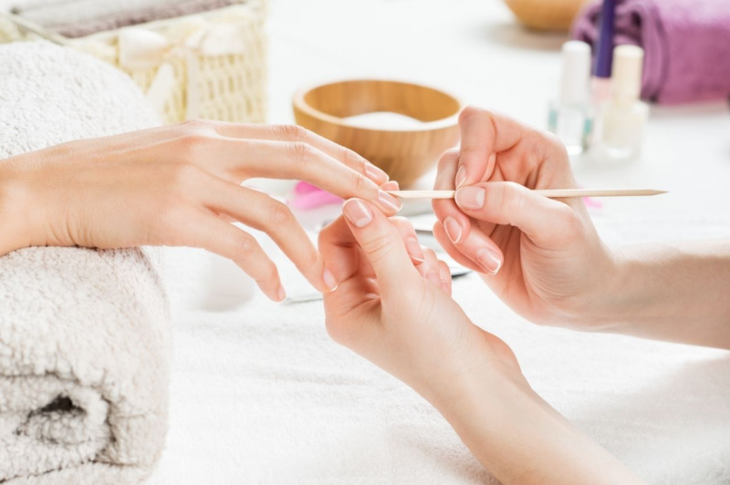 lavoro professionista manicure estetista unghie