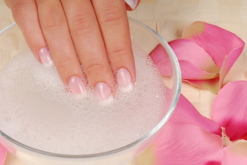 ciotola trasparente di vetro per immersione mano manicure petali rose rosa