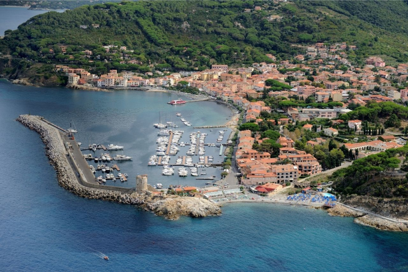 Marciana Marina isola d'Elba mare porto torre