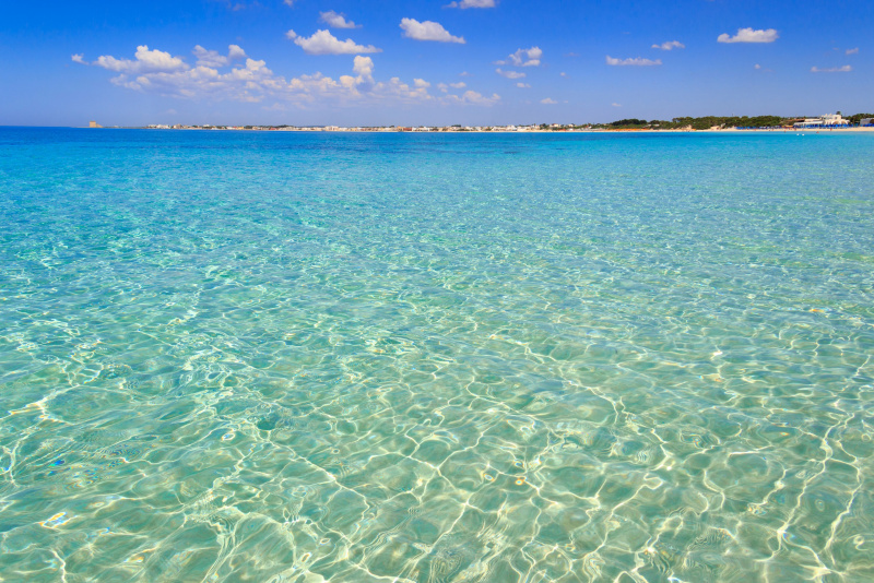 porto cesareo mare limpido azzurro nuvole cielo torre