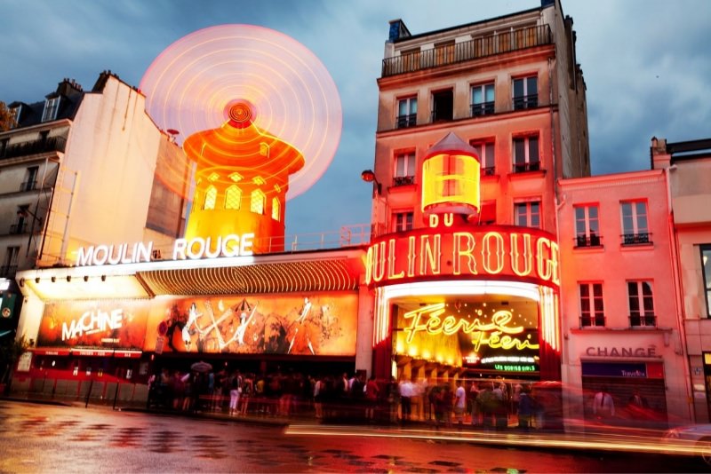 Moulin Rouge Parigi esterno