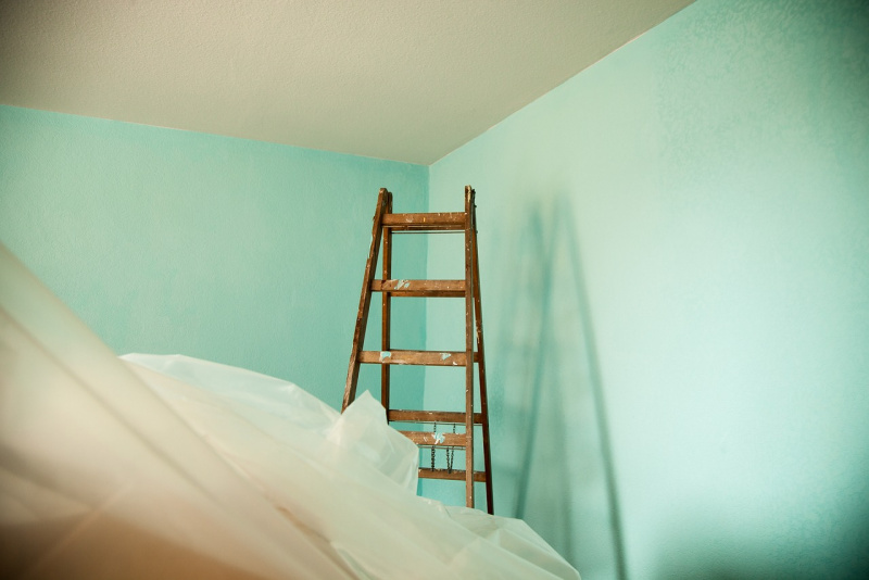 tinteggiare pareti casa colore verde scala imbianchini