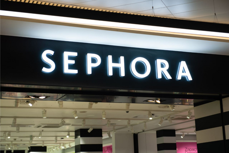 insegna luminosa entrata negozio Sephora