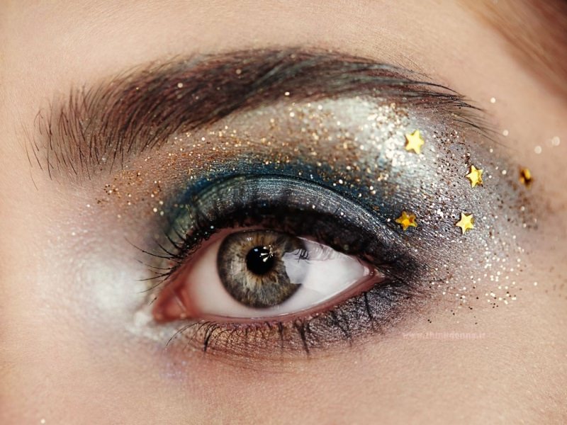 occhio azzurro grigio trucco festa makeup glitter stelline