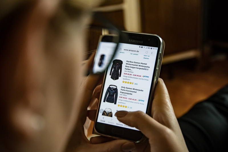 acquisti abbigliamento online smartphone