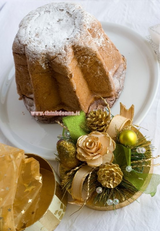 pandoro zucchero a velo dolce di natale decorazioni oro