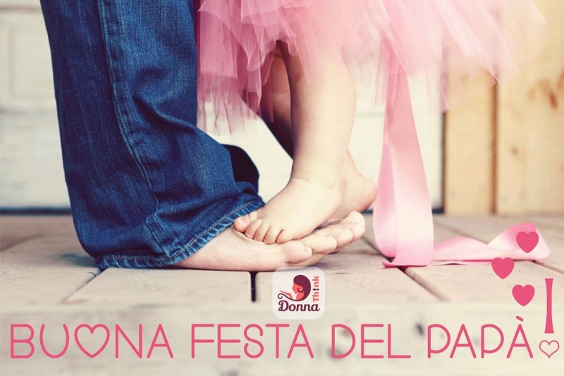 biglietto auguri festa del pap piedi padre con sopra quelli della figlia bambina ballano tut ballerina