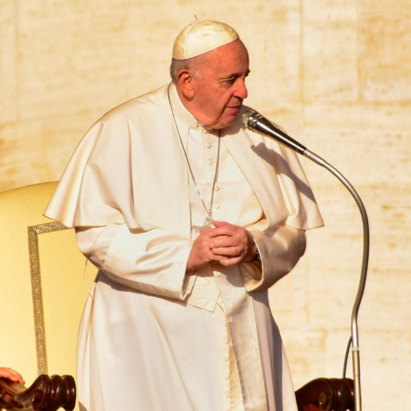 primo piano profilo Papa Francesco