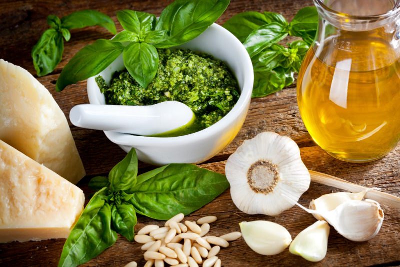 ingredienti pesto alla genovese basilico aglio pinoli olio