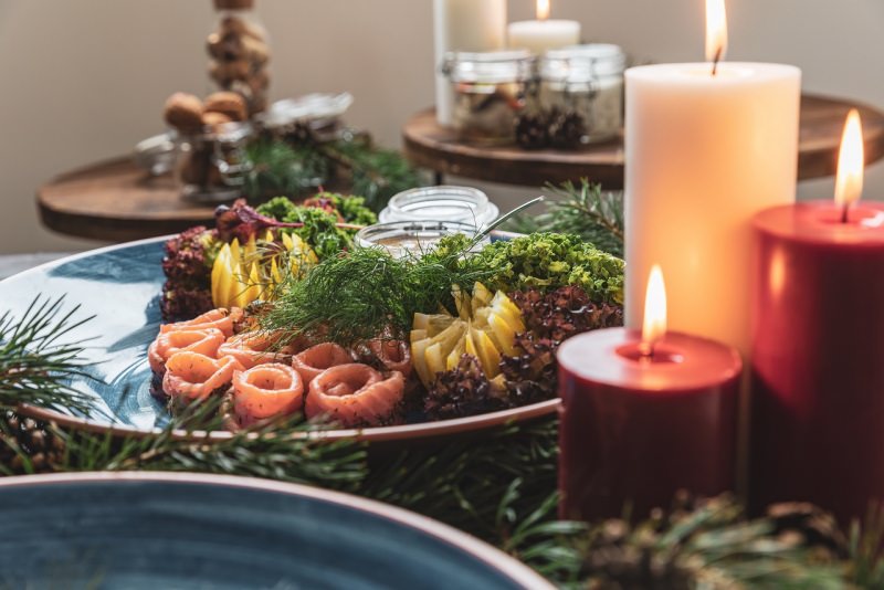 menu tavola apparecchiata antipasti salmone decorazioni natale