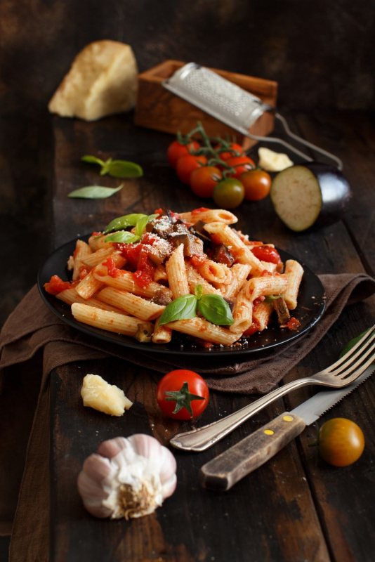 ricetta pasta alla norma primo cpiatto cucina siciliana grattugia aglio pomodori