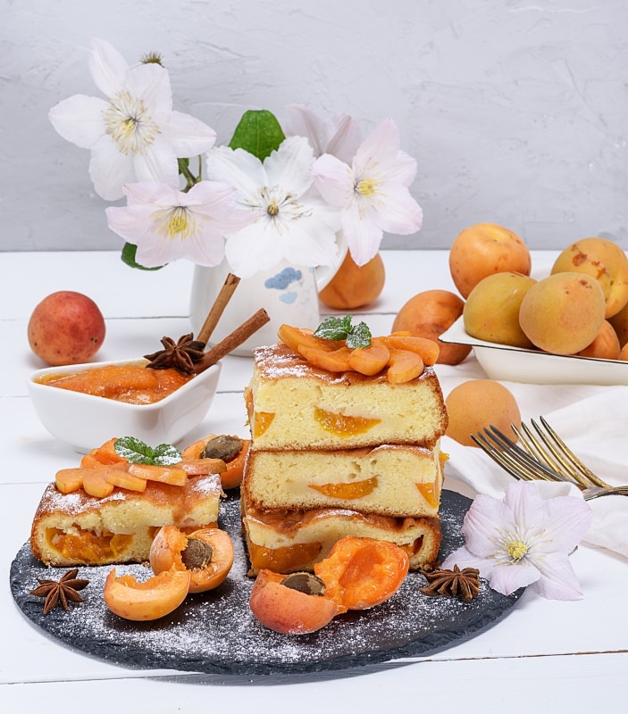 dolce albicocche plum cake fiori 