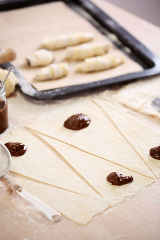 come fare cornetto croissant a casa pasta sfoglia ripieno Nuella crema cioccolato leccarda forno