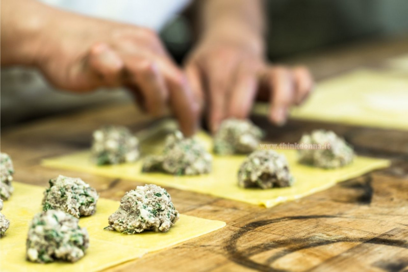 ripieno ricotta spinaci ravioli fatti in casa sfoglia pasta