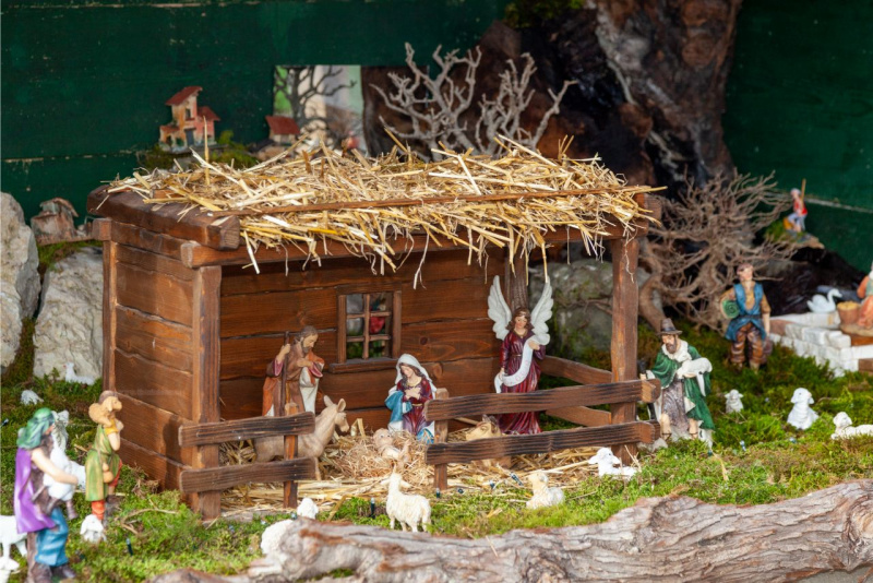 prepararsi al Natale periodo tempo Avvento allestire Presepe in casa stalla Sacra Famiglia