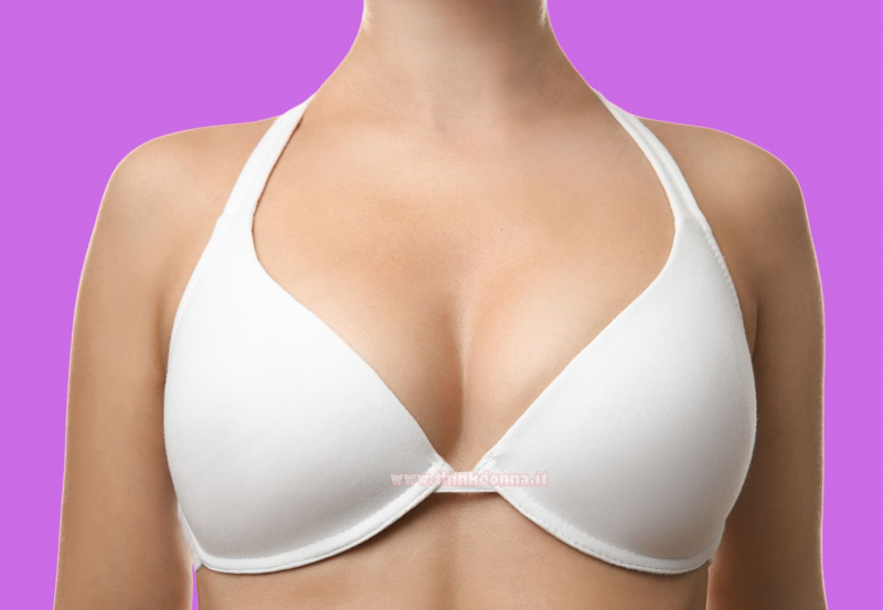 reggiseno bianco seno tonico sodo