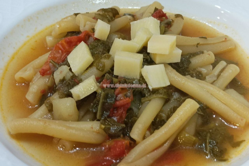 pasta chi tinnirumi tenerumi taddi pomodorini formaggio caciocavallo primo piano