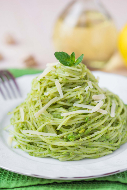 spaghetti zucchine crema pistacchi