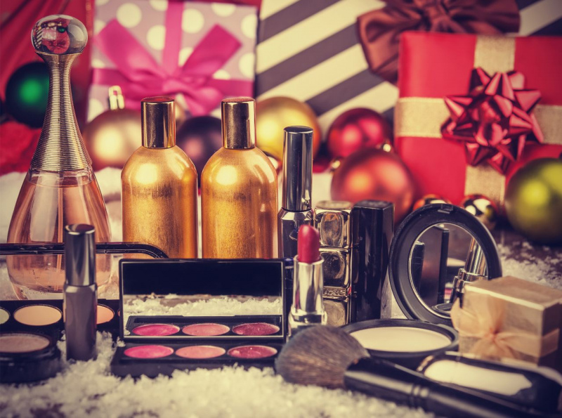 kit make up regali natale prodotti cosmetici ombretti blush mascara rossetto specchio