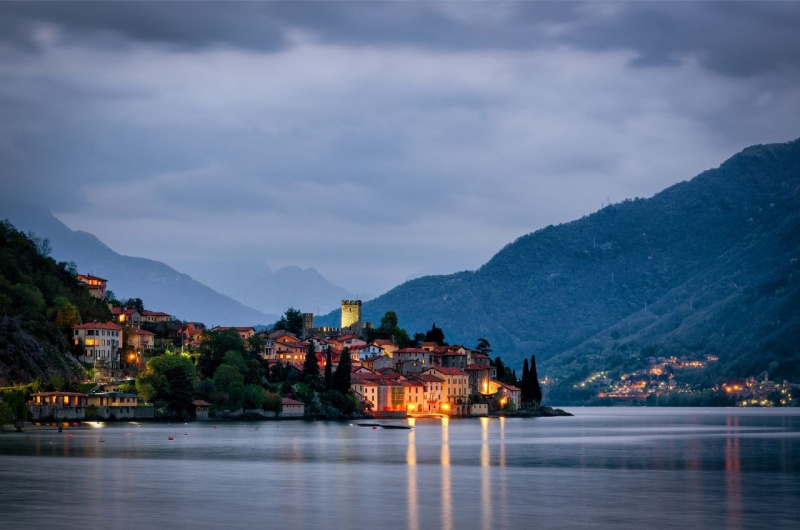 lago di como luci di sera