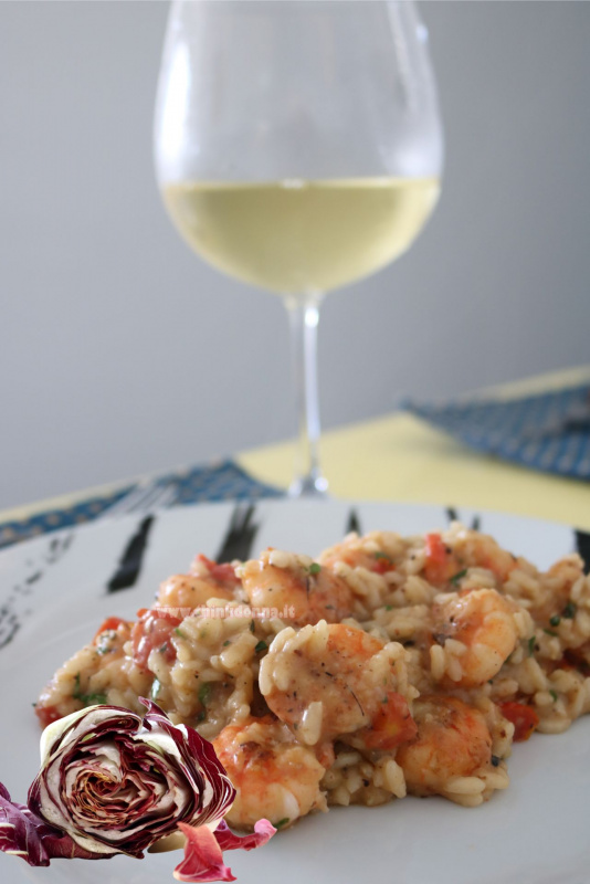 piatto pronto in tavola risotto gamberi e radicchio