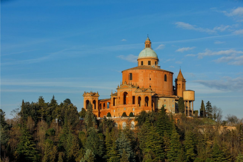 veduta panoramica sul Santuario di San Luca di Bologna colli bolognesi