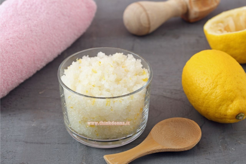 scrub al limone sale telo spugna rosa