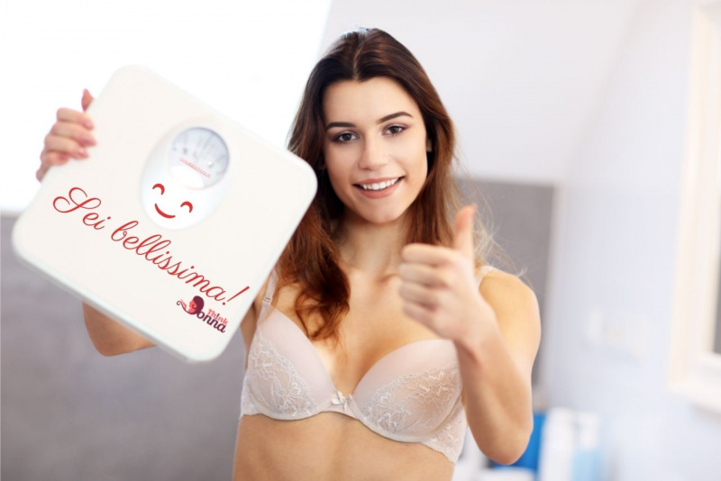 bilancia pesapersone scritta sei bellissima donna pollice in su reggiseno