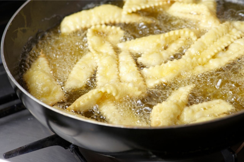 frittura chiacchiere sfrappole olio padella preparazione