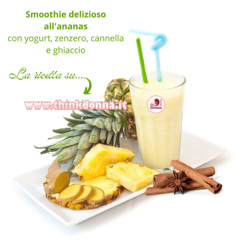 vassoio di ceramica bianca bicchiere di vetro frullato smoothie ananas zenzero cannuccia