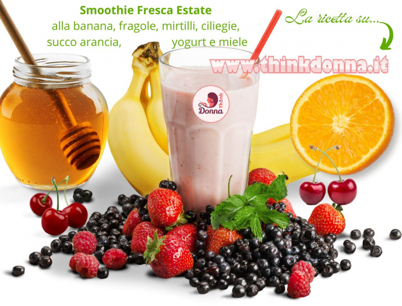 bicchiere di vetro frullato frutti di bosco barattolo con miele e spargimiele fetta arancia ciliegia fragola mirtillo