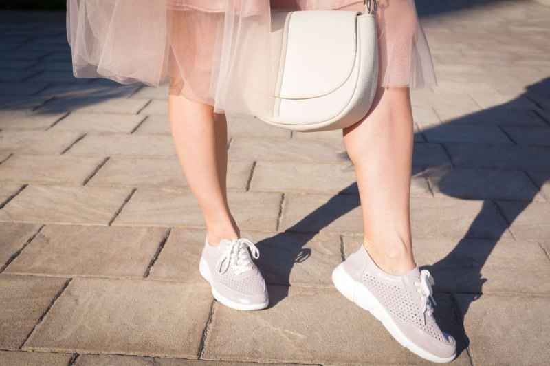 sneakers rosa cipria beige gonna tulle rosa borsa