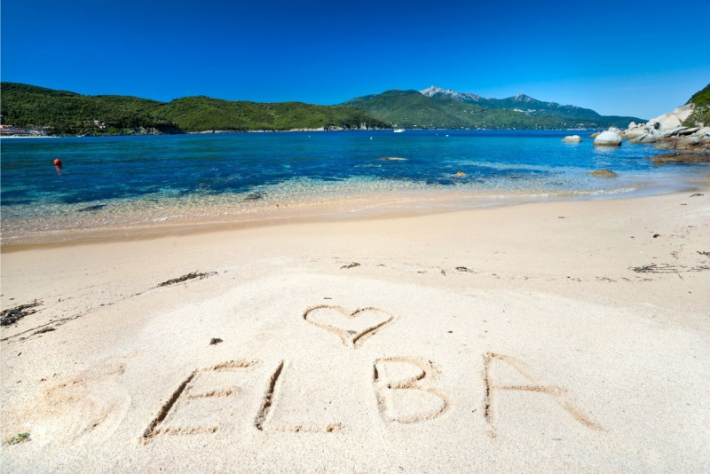 spiaggia mare isola d'Elba bosco