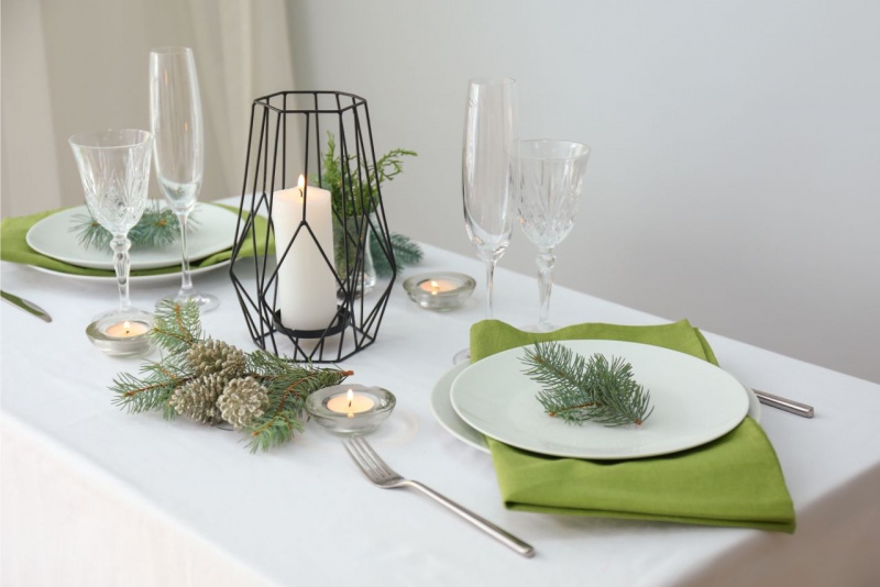 tavola di natale stile minimal green tealight fiamma 