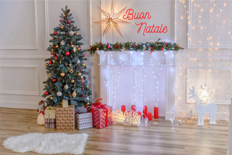 albero di Natale palline oro rosso scritta buon natale pannello a forma di renna bianca