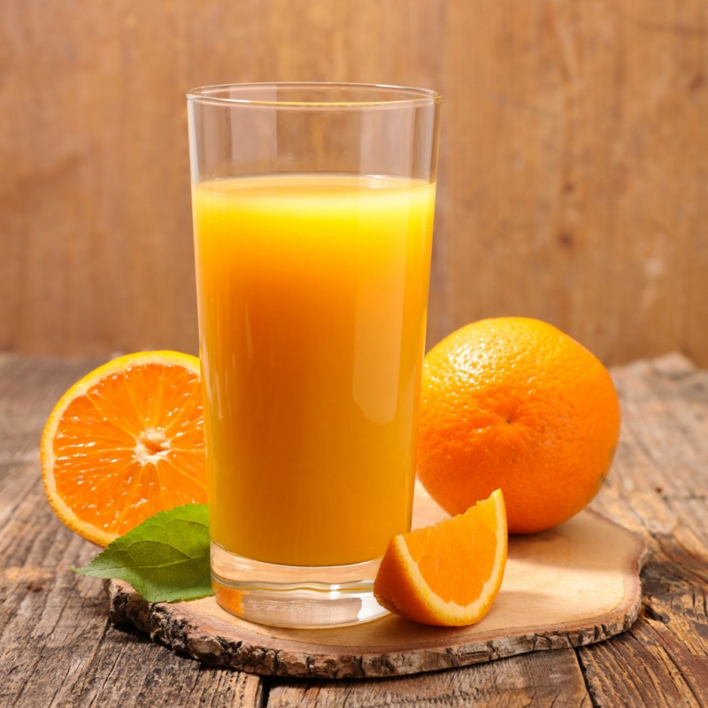 succo arancia bicchiere