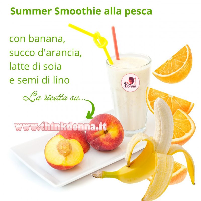 vassoio ceramica bianca pesca bicchiere di vetro frullato smoothie cannuccia spicchi arance banana