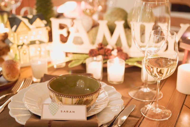 tavola natalizia segnaposto scritta nome luci festa