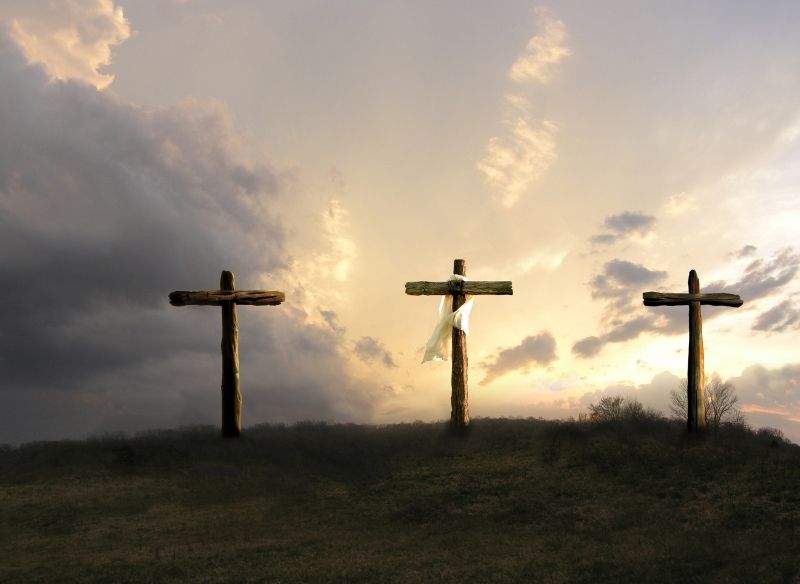 tre croci calvario venerd santo cielo nuvole