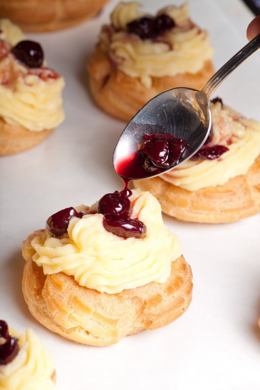 farcitura con amarena zeppole di San Giuseppe dolce